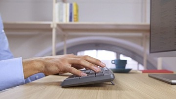 Комплект беспроводного настольного компьютера LOGITECH MK235 920-007931