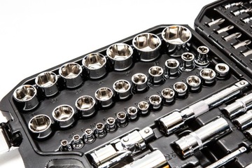 NEO ZESTAW KLUCZY NASADOWYCH 1/2 1/4 110el 08-666