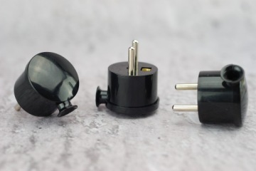 плоская вилка SLIM 230 В не выступает из розетки LOFT