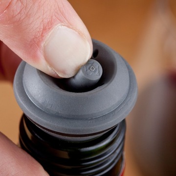 Винный насос VacuVin с 2 пробками Новый Тарг