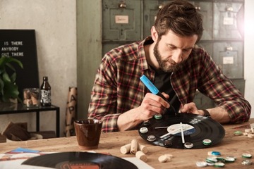 АККУМУЛЯТОРНЫЙ КЛЕЙНЫЙ ПИСТОЛЕТ BOSCH GLUEY