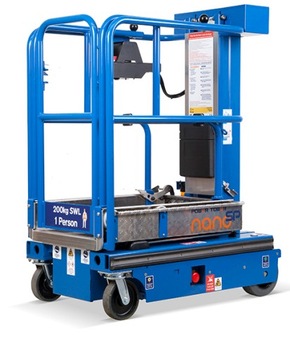 Podnośnik osobowy podest ruchomy przejezdny JLG