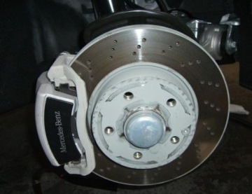 НАКЛЕЙКА ТОРМОЗНОГО СУППОРТА Mercedes Benz W204