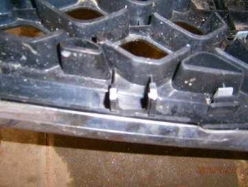 MŘÍŽKA MASKA NISSAN NAVARA PATHFINDER ORIGINÁL