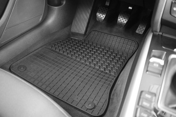 Резиновые коврики посвященные Toyota Yaris IV Hybrid/Cross Hybrid 2020 года.