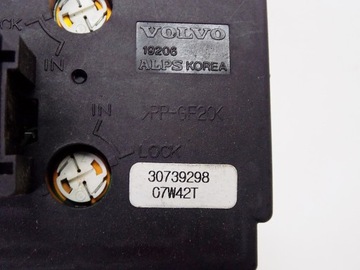 PRZEŁĄCZNIK ŚWIATEŁ Volvo S40 II V50 Lift 30739298