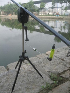 ZESTAW WĘDKARSKI 2x SYGNALIZATOR WODOODPORNY DIODY LED + 2x SWINGER HANGER