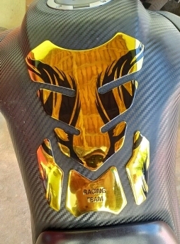 Накладка на бак GOLD Honda Suzuki Yamaha Free MOTUL