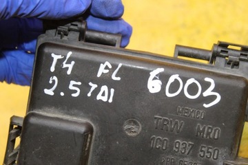 БЛОК ПРЕДОХРАНИТЕЛЕЙ VW T4 FL 2.5 TDI 1C0937550C