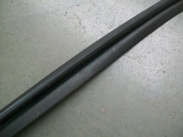 ВЕРХНЕЕ УПЛОТНЕНИЕ РАЗДВИЖНОЙ ДВЕРИ R VIVARO TRAFIC III