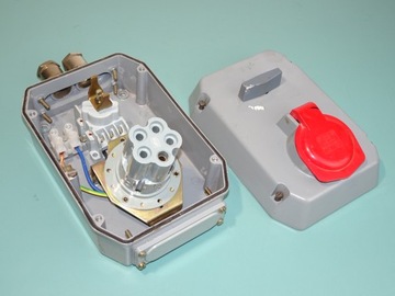 CEWE GNIAZDO ŚCIENNE 16A 380V 5P Z ODCIĘCIEM PRĄDU