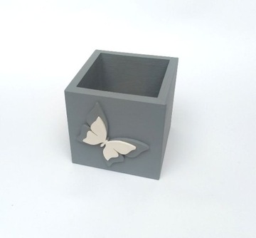 Контейнер и органайзер для кистей для макияжа.