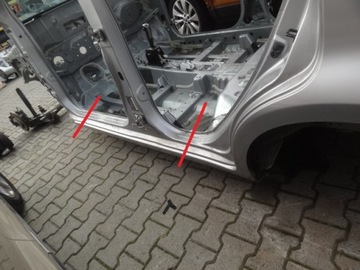 NISSAN CUBE 2011 SLOUPEK PRÁH LEVÝ ORIGINÁLNÍ