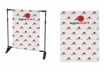 ФОТОГРАФИЧЕСКИЙ ФОН стена с логотипом и названием компании.