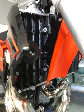 ALUMINIOWE OSŁONY CHŁODNIC WENTYLATOR KTM HUSQVARNA 2T 4T 2020-2023 ARTAFON