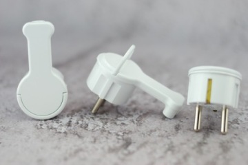 плоская вилка SLIM 230 В не выступает из розетки LOFT