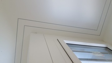 Алюминиевый потолочный рельс скрытого монтажа, изготовленный по индивидуальному заказу.