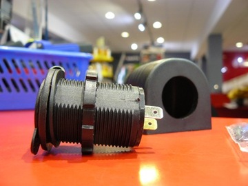 РАЗЪЕМ USB x2 ЗАРЯДНОЕ УСТРОЙСТВО ДИОД 12/24В 2x2,1A HUGO