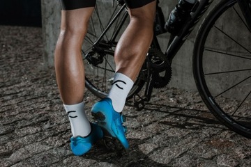 Белые быстросохнущие велосипедные носки VELCREDO