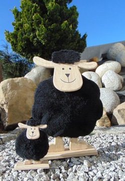 Плюшевая овца BLACK SHEEP — счастливое пасхальное украшение.