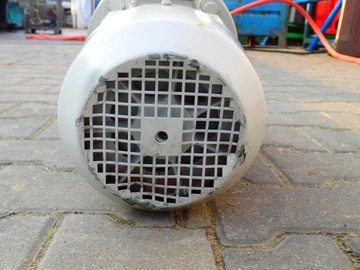 Мотор-редуктор SIEMENS с тормозом ок. 1 кВт, 380 В, 0,42 А.