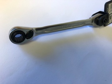 Торцевой ключ с трещоткой, 4 размера 8x9x10x11 мм BAHCO