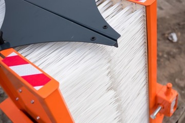 ШИРОКАЯ СКЛАДНАЯ МАШИНА РАБОЧАЯ ШИРИНА 150 СМ