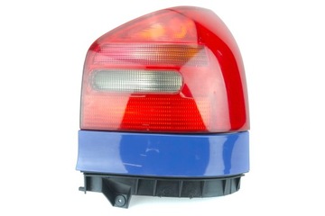 AUDI A3 8L LAMPA TYŁ TYLNA PRAWA Z LISTWĄ