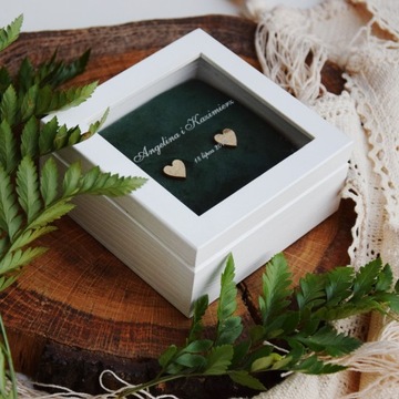 КОРОБКА ДЛЯ БЕЛЫХ ОБРУЧАЛЬНЫХ КОЛЬЦ В РУСТИКЕ с гравировкой