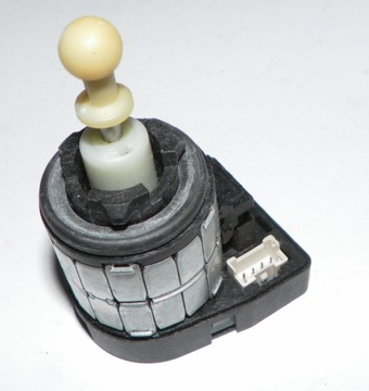 Opel Insignia A Lift Astra 4 IV J Silniczek Regulacji Lampy Xenon OEM