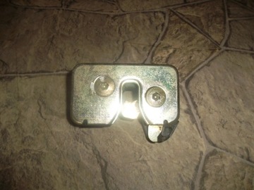 ЗАМОК ЗАДНИХ КОРОТ SEAT CORDOBA