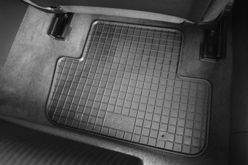 Резиновые коврики посвященные Toyota Yaris IV Hybrid/Cross Hybrid 2020 года.