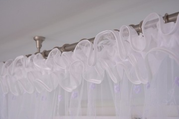 FIRANA GOTOWA Z HAFTOWANEJ MARKIZETY BIAŁA 400x160