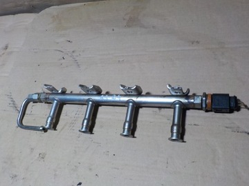 AUDI A1 1.2 TSI РЕЙКА ВПРЫСКА 03F133320