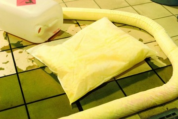 Sorbent sorbenty chemiczny KWASY ZASADY wózek