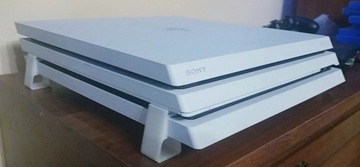 PS4 «Толстые ноги» охлаждают консоль Play Station