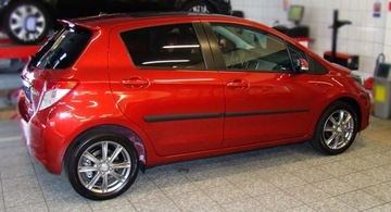 LIŠTA BOČNÍ NA DVEŘE TOYOTA YARIS 5D 2011-2014