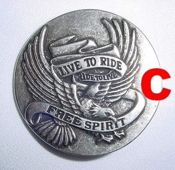 Орёл Live To Ride, эмблема на багажнике