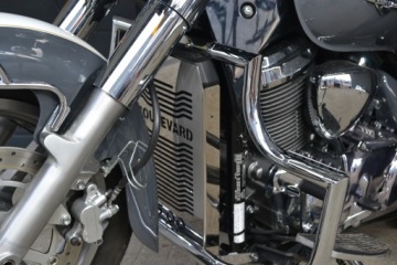 КРЫШКА РАДИАТОРА INTRUDER C 1500 T