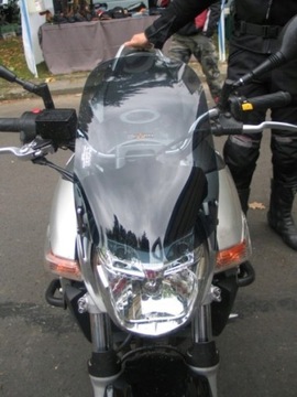 Szyba turystyczna Suzuki GSR 600 +mocowanie 06-11