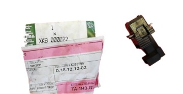 Range Rover III Włącznik świateł STOP nowy oryg