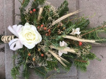 Натуральное украшение могилы