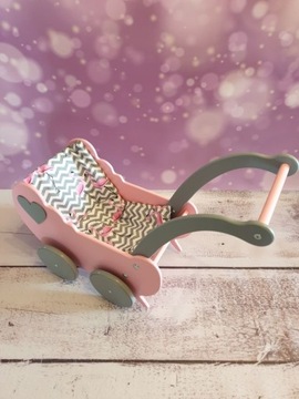 КОЛЯСКА ДЛЯ ДЕРЕВЯННОЙ КУКЛЫ, ХОДУНКИ + ПОСТЕЛЬНОЕ ПРИНАДЛЕЖЕНИЕ