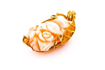 RÓŻANA ZŁOTA ZAWIESZKA - 18,13g - KORAL 40,00ct