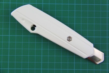 Нож с сегментированным лезвием 18 мм NT Cutter MNCR-L1 Производство Япония