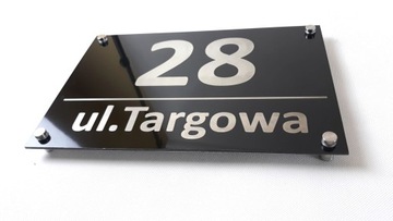 Адресная табличка с номером дома для дома D