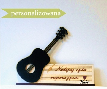 Pamiątka statuetka gitara z dedykacją na prezent