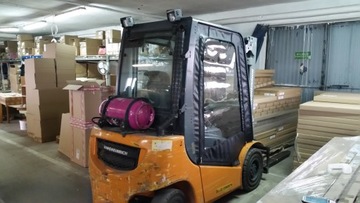 Кабина погрузчика, тентованный кузов, боковые двери