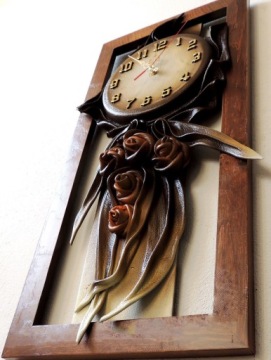 Кожаные настенные часы в деревянной рамке РОЗЫ