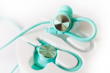 НАУШНИКИ-ВКЛАДЫШИ ДЛЯ СПОРТИВНОГО БЕГА, ВЕЛОСИПЕДА